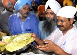 Arvind Kejriwal does 'sewa' at Golden temple, cleans utensils! See pics