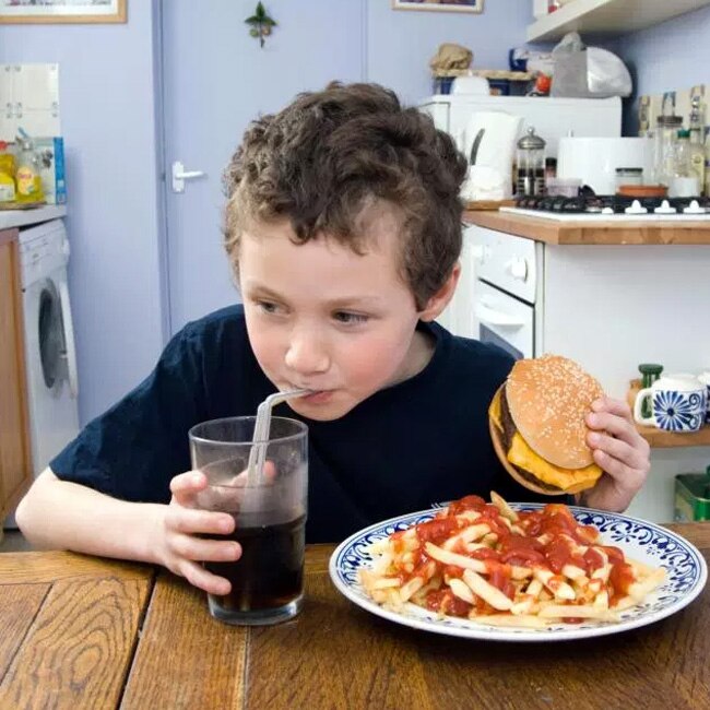 8 unhealthy reasons that causes weight gain or obesity in kids
