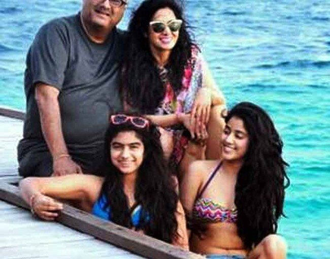 janhvi kapoor hot bikini
