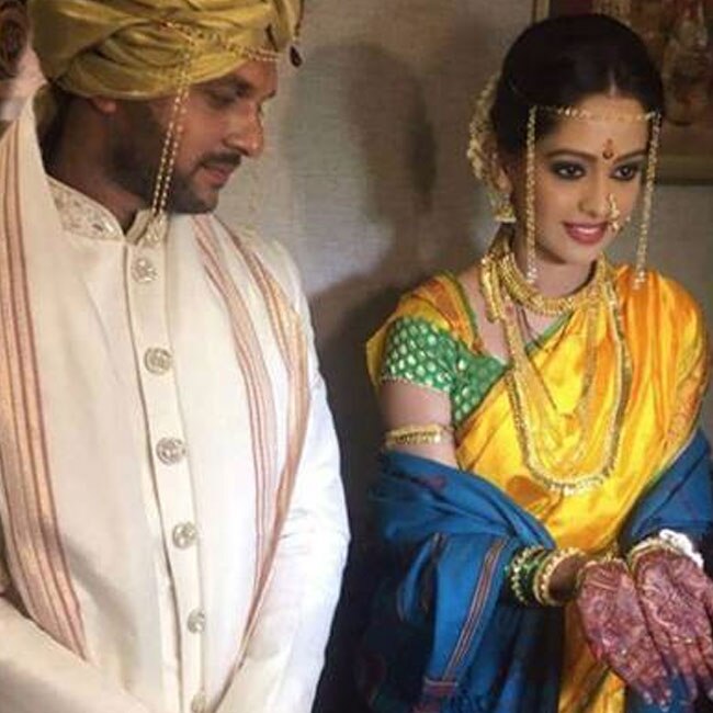 Satrangi Saural Actors Mugdha Chaphekar And Ravish Desai Tie Knot With Maharashtrian Rituals