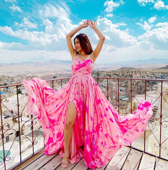 Pavitra Rishta Fame Karishma Sharma Hot Photos