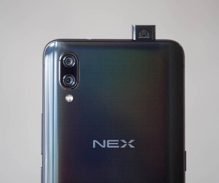 The retractable front snapper of the dev...
