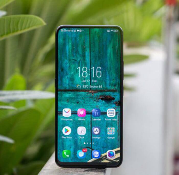 The Vivo smartphone sports dual rear cam...