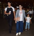 Akshay Kumar Returns From London, Spotted With Twinkle And Kids at The Airport Akshay Kumar Returns From London, Spotted With Twinkle And Kids at The Airport