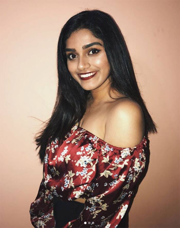 Medium skin tone: Medium skin toned wome...