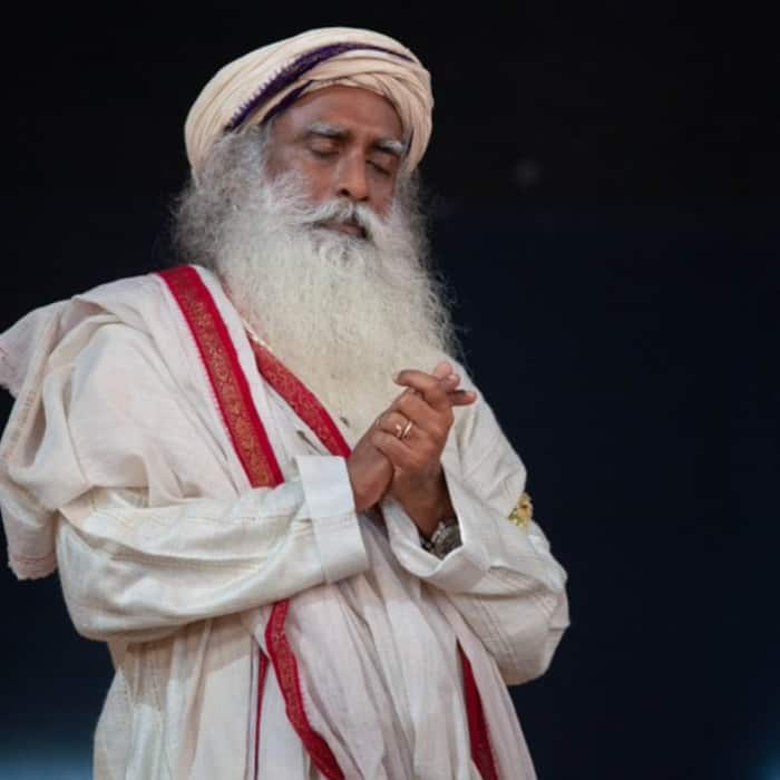 10 Quotes by Sadhguru Jaggi Vasudev on Life