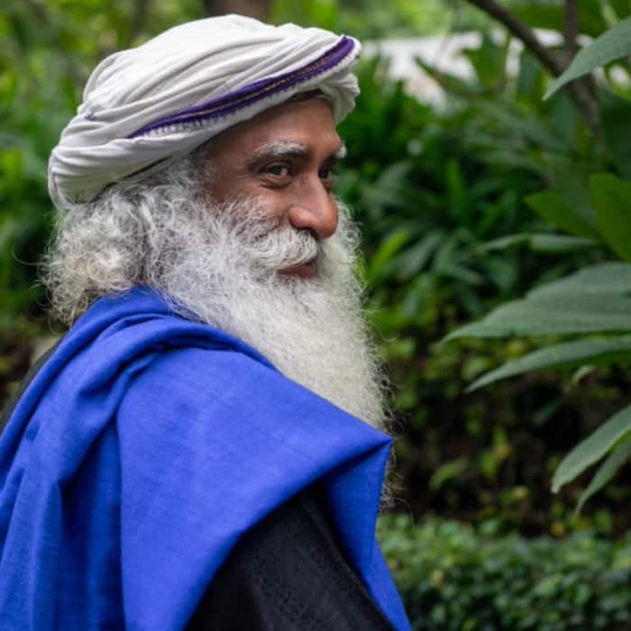 10 Quotes by Sadhguru Jaggi Vasudev on Life