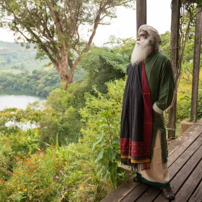 10 Quotes by Sadhguru Jaggi Vasudev on Life