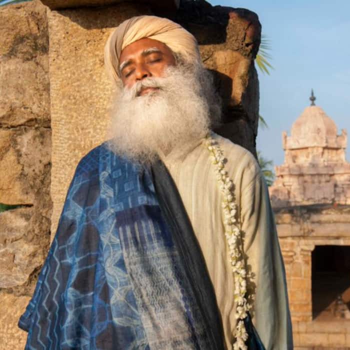 10 Quotes by Sadhguru Jaggi Vasudev on Life