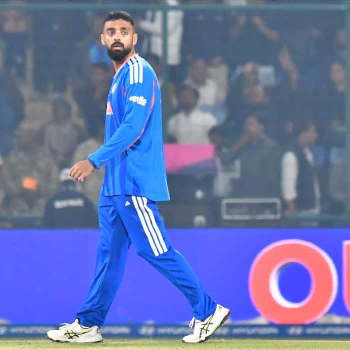 11  Varun Chakravarthy