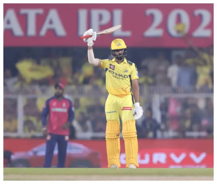 4  Ruturaj Gaikwad   2433 runs