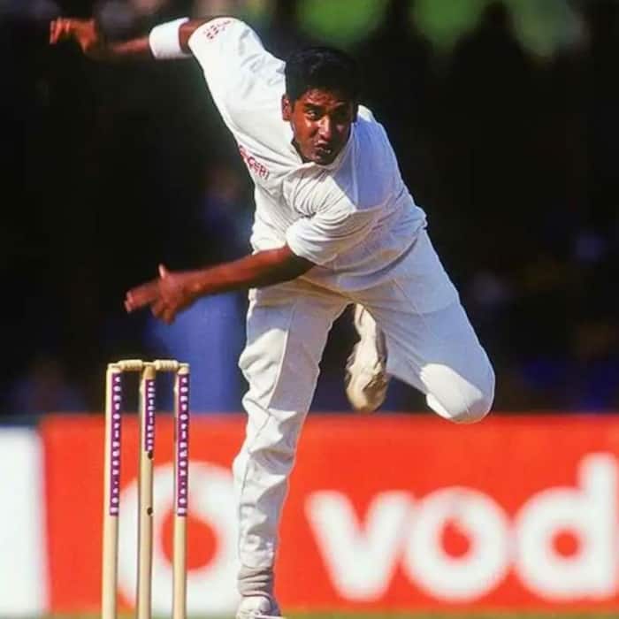 5. Chaminda Vaas