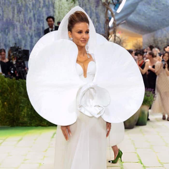 5  Natasha Poonawalla     Sculptural Orchid Fantasy