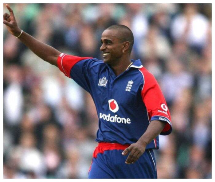 6  Dimitri Mascarenhas