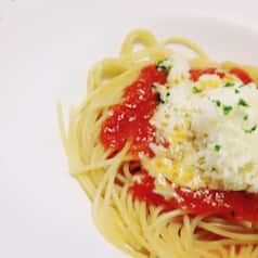 Foods To Avoid Before And During A Plane Journey