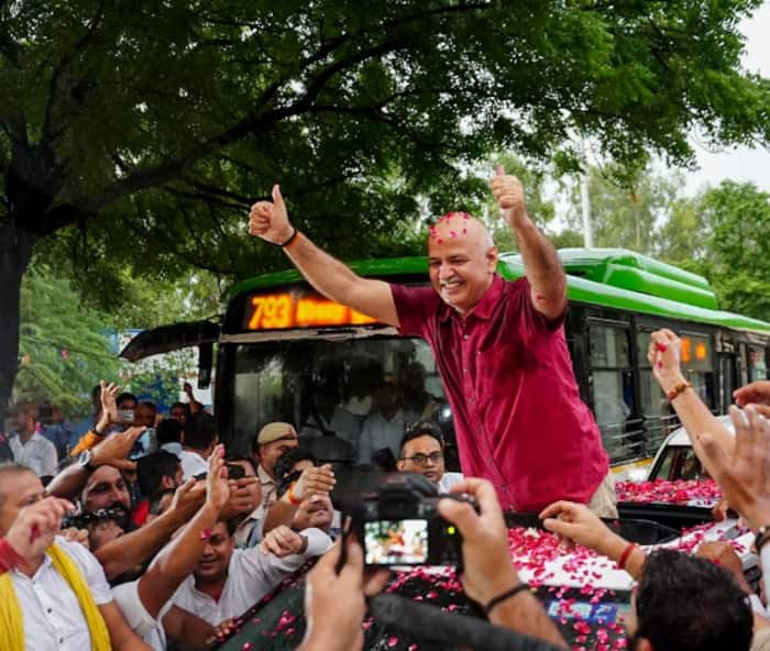 AAP Leader Manish Sisodiya Walks Out of Tihar Jail