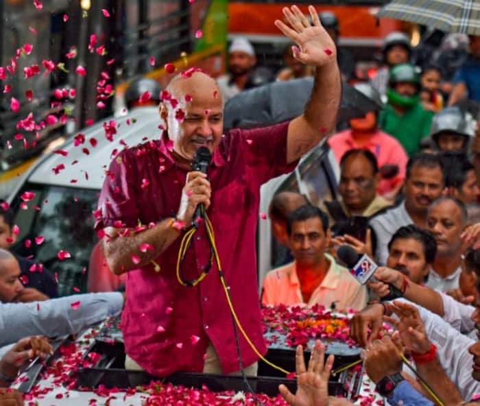 AAP Leader Manish Sisodiya Walks Out of Tihar Jail