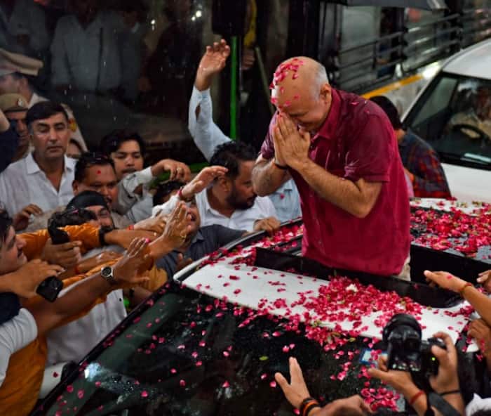 AAP Leader Manish Sisodiya Walks Out of Tihar Jail