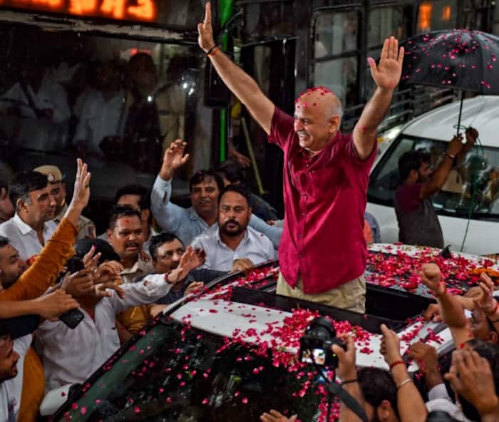 AAP Leader Manish Sisodiya Walks Out of Tihar Jail