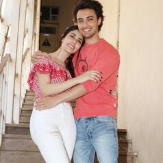 Aayush Sharma And Warina Hussain Look Cute While Promoting Loveratri