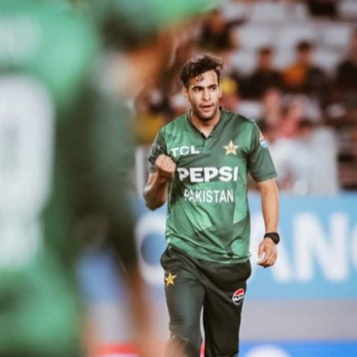 6, 6, 6, 6, 6, 6, 6, 6... 55 in 12 balls, THIS Pakistan batter equals ...