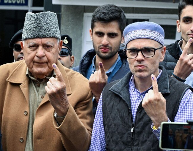 Abdullahs cast their votes in Srinagar