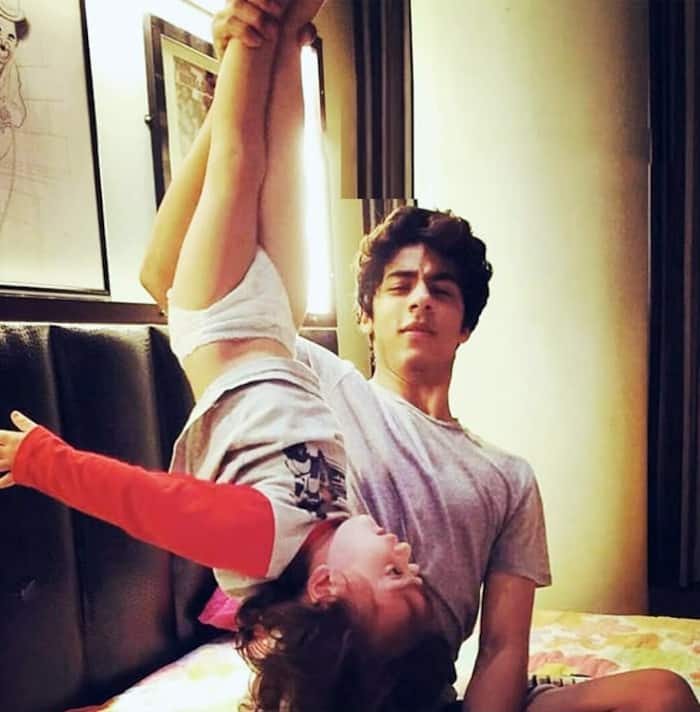 AbRam waves from Mannat as Aryan Khan gets bail. See pics