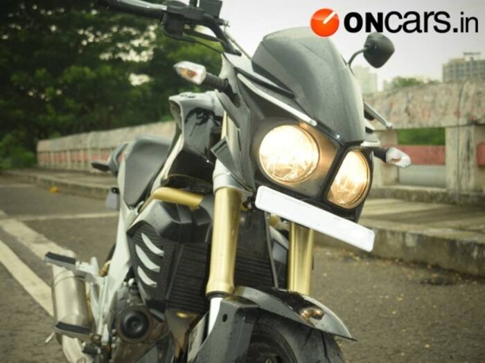 Aggressive front fascia of Mahindra Mojo