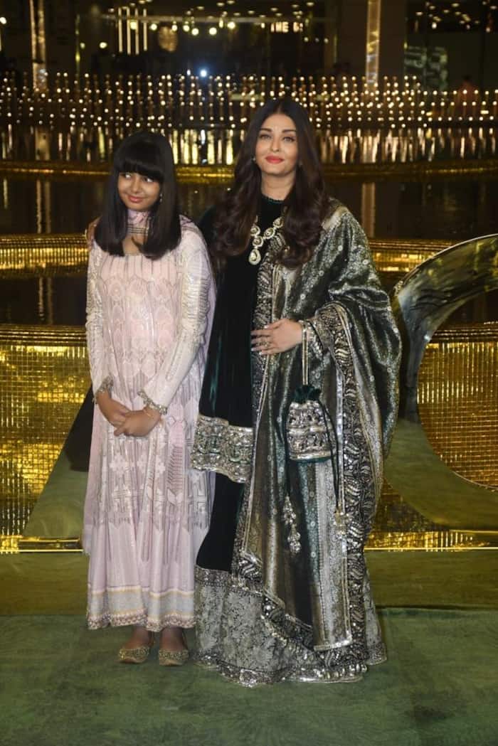 Aishwarya Rai Bachchan - Fashion Goals