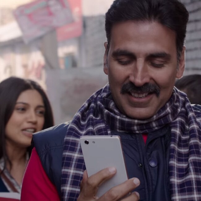 Bhumi Pednekar And Akshay Kumar S Still From Hans Mat Pagli Song 6 Stills From Hans Mat Pagli Song Of Toilet Ek Prem Katha Prove It To Be The Most Romantic Ek prem katha (2017) , released on 28 june 2017 starring akshay kumar and dum laga ke haisha actress bhumi pednekar. hans mat pagli song