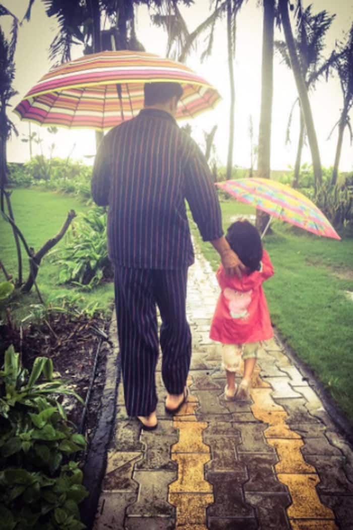 Akshay Kumar enjoying rains with daughter Nitara