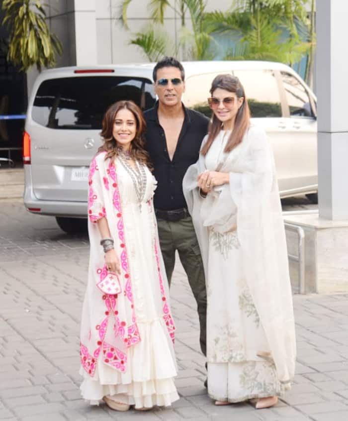 Akshay Kumar joined by Nushrratt Bharuccha and Jacqueline Fernandez in Ram Setu