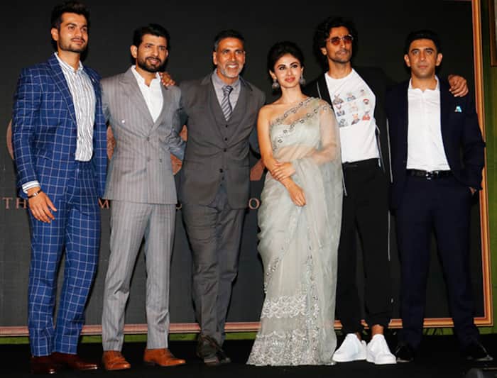 Akshay Kumar   Mouni Roy at Film Gold   s Event