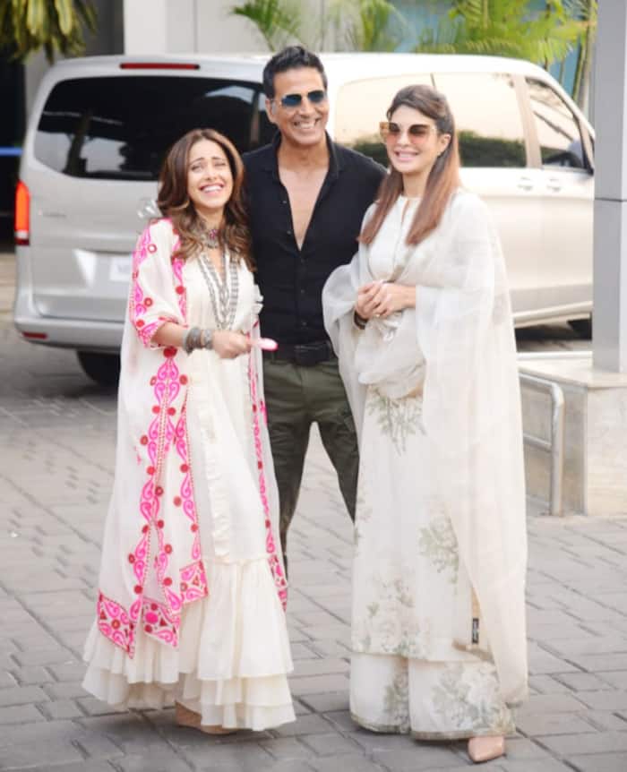 Akshay Kumar performs Mahurat of Ram Setu in Ayodhya with Jacqueline Fernandez and Nushhrratt Bharuccha