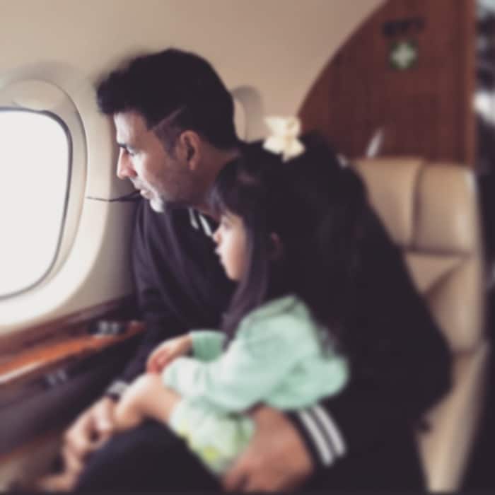 Akshay Kumar showing Nitara out of plane