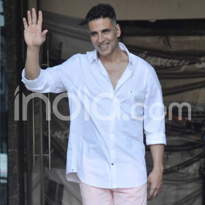 Akshay waved for the cameras