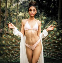 Ananya Panday's Hottest Cousin Alanna Panday Leaves The Internet Burning With Her Sultry Pictures