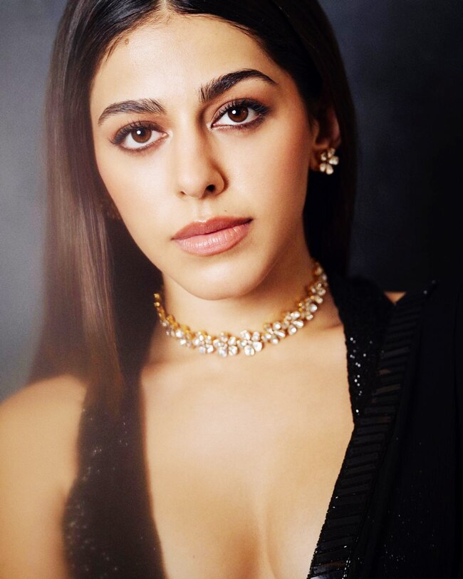 Alaya Furniturewala Rocks The Desi Girl Look in Bold Black Blouse And Saree, Pics