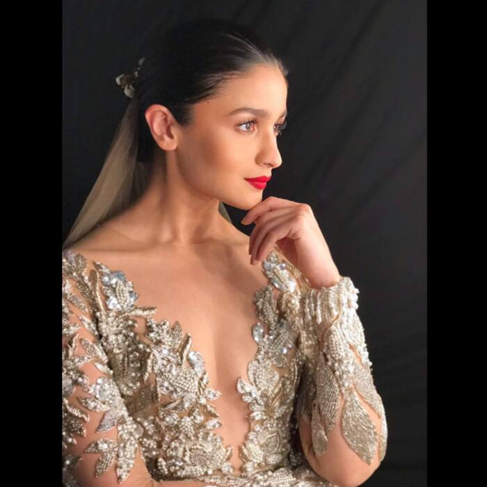 Alia Bhatt looks  drop dead gorgeous in this picture