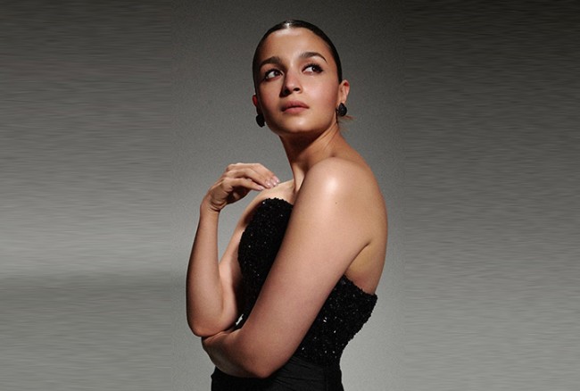Alia Bhatt Makes a Lasting Impression on The Red Carpet as She Dazzles