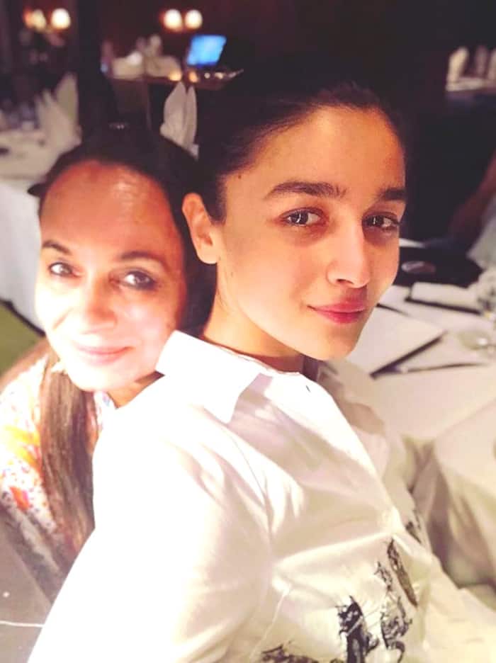 Alia Bhatt too is a mummy’s girl