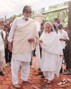 Pandit Shivkumar Sharma Last Rites Photos: Amitabh Bachchan, Jaya Bachchan, Javed Akhtar Pay Their Last Respects to Legendary Santoor Maestro