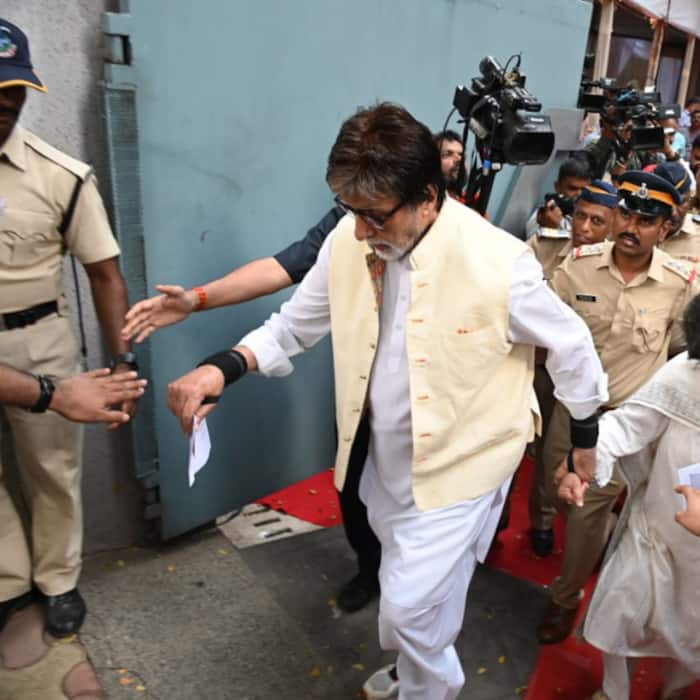 Amitabh Bachchan Heads To Polling Booth