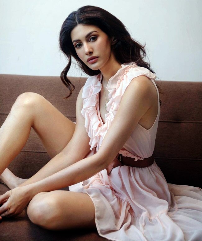 Amyra Dastur s Latest Photoshoot Goes Viral
