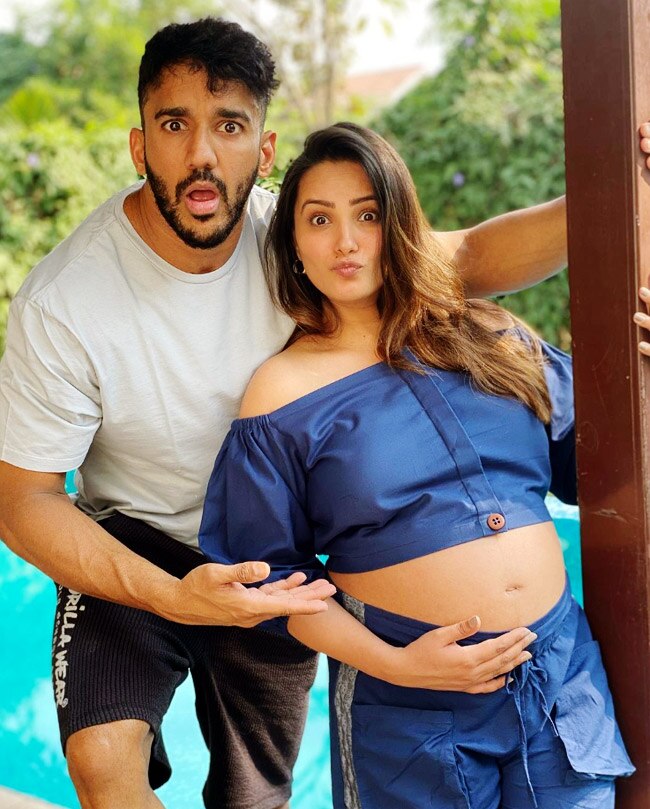 Anita Hassanandani looks cute in blue as she flaunts her baby bump