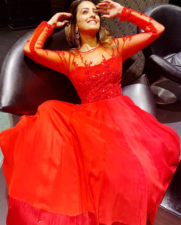 Anita Hassanandani Striking Sexy Pose For Camera