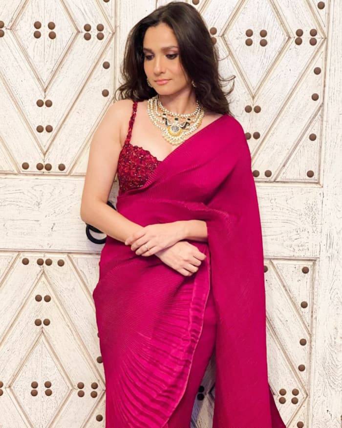 Ankita Lokhande wears a big pearl neckpiece with saree