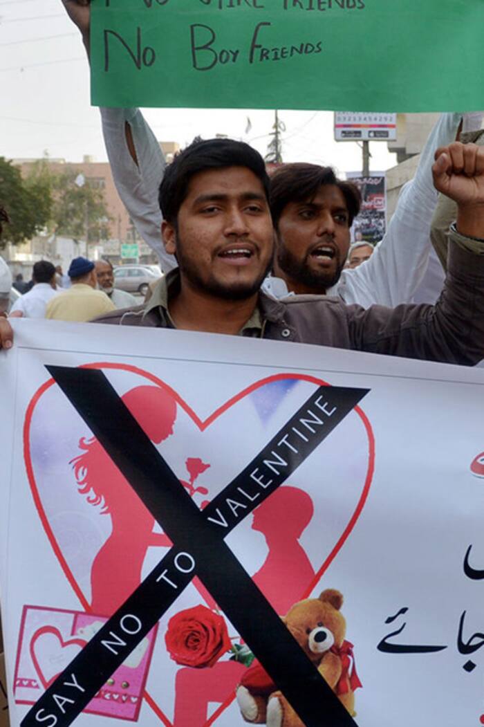 Anti Valentine move in Pakistan