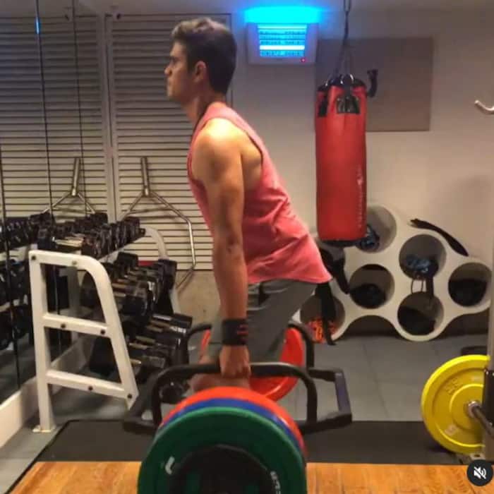 Arjun Tendulkar works dilligently in the gym to keep fit