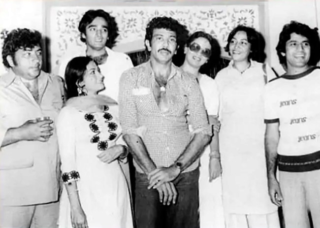 Arun Govil Parties Hard With Onscreen Gabbar